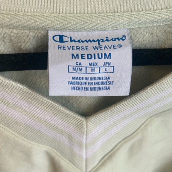 Champion cropped v neck pull over - Picture 3 of 3